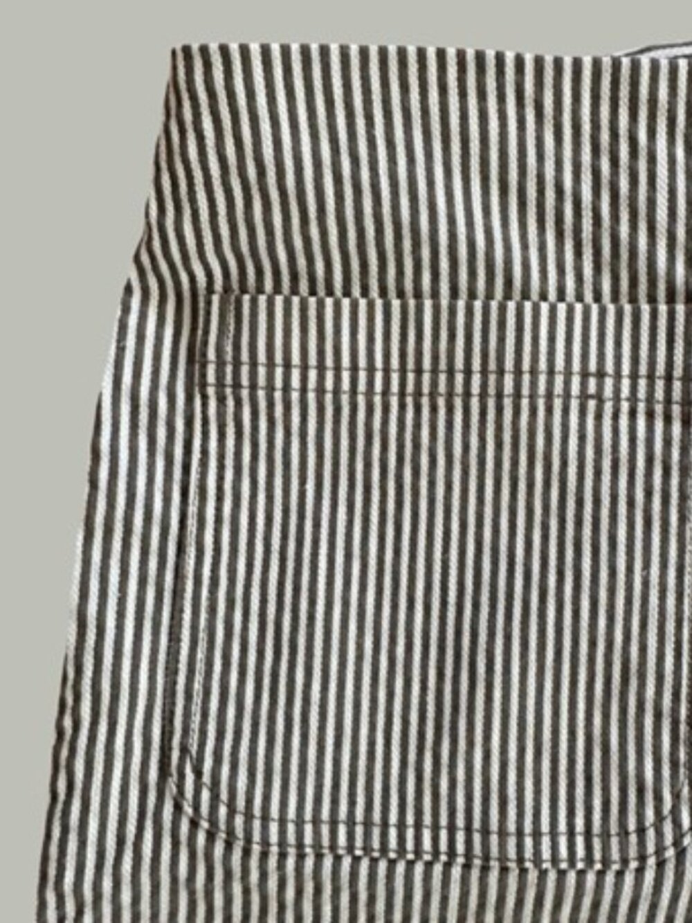 Trina Turk Olive Green and White Striped Wide Leg Cropped Pants - Size 6 - Picture 6 of 13